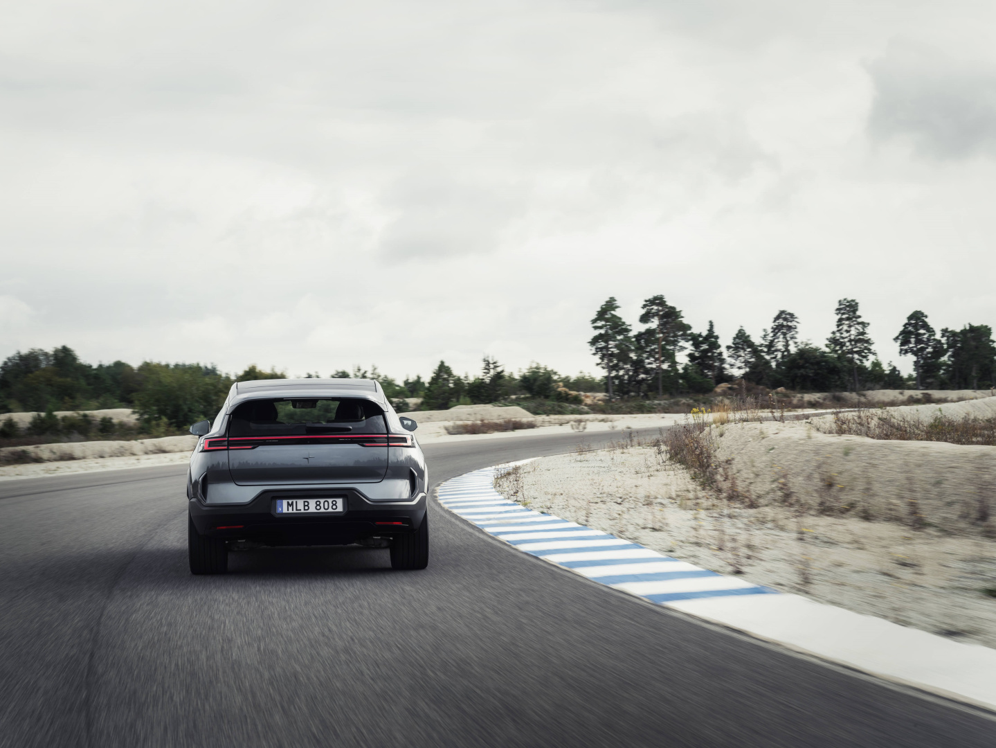 SMALL_693787_20251001_Polestar_3_Model_Year_2026